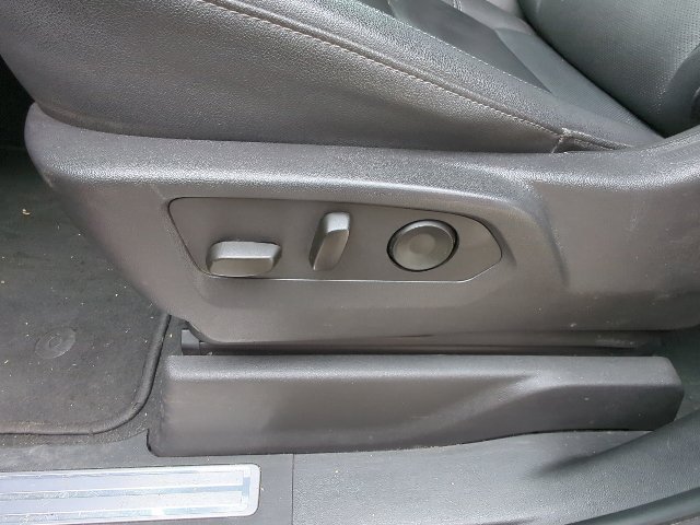 Used 2025 GMC Sierra 1500 SLT AWD/4WD image 11