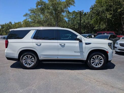 Used 2023 GMC Yukon SLT AWD/4WD image 2
