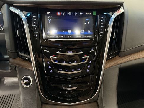 Used 2017 Cadillac Escalade Premium Luxury w/ LPO, Radiant Package AWD/4WD image 12