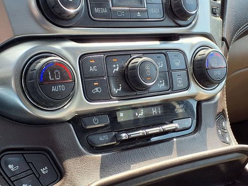 Used 2015 Chevrolet Suburban LTZ image 21