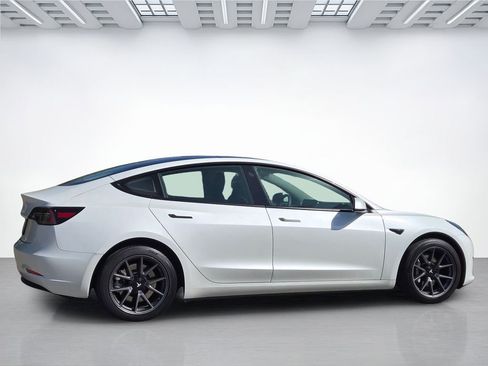 Used 2023 Tesla Model 3 Standard Range RWD image 3