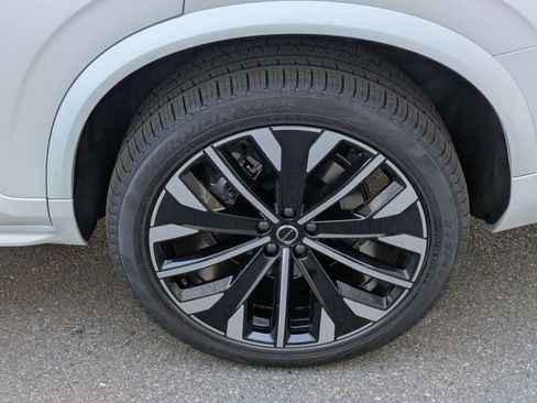New 2026 Volvo XC90 B6 Plus w/ Protection Package Premier AWD/4WD image 15
