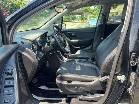 Used 2018 Chevrolet Trax LT w/ LT Convenience Package FWD image 26