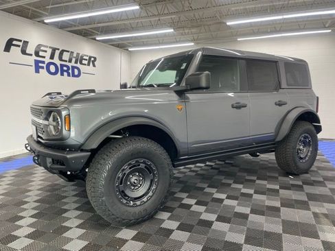 New 2025 Ford Bronco Badlands w/ Sasquatch Package image 1