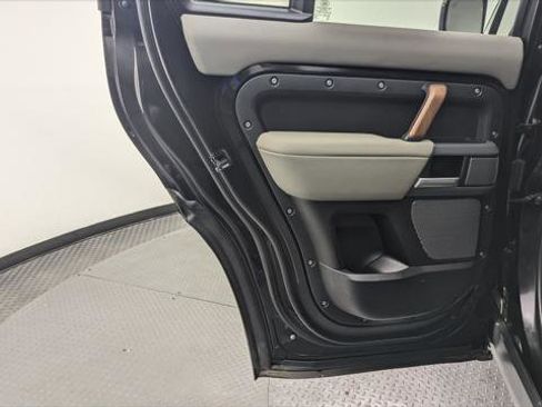 Used 2023 Land Rover Defender 110 X-Dynamic SE image 14