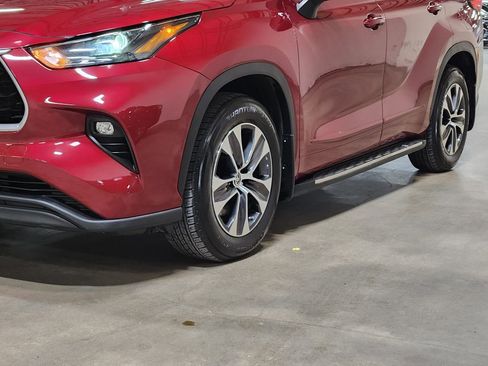 Used 2022 Toyota Highlander XLE image 17