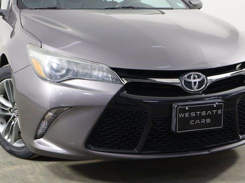 Used 2017 Toyota Camry SE w/ Moonroof Package FWD image 43