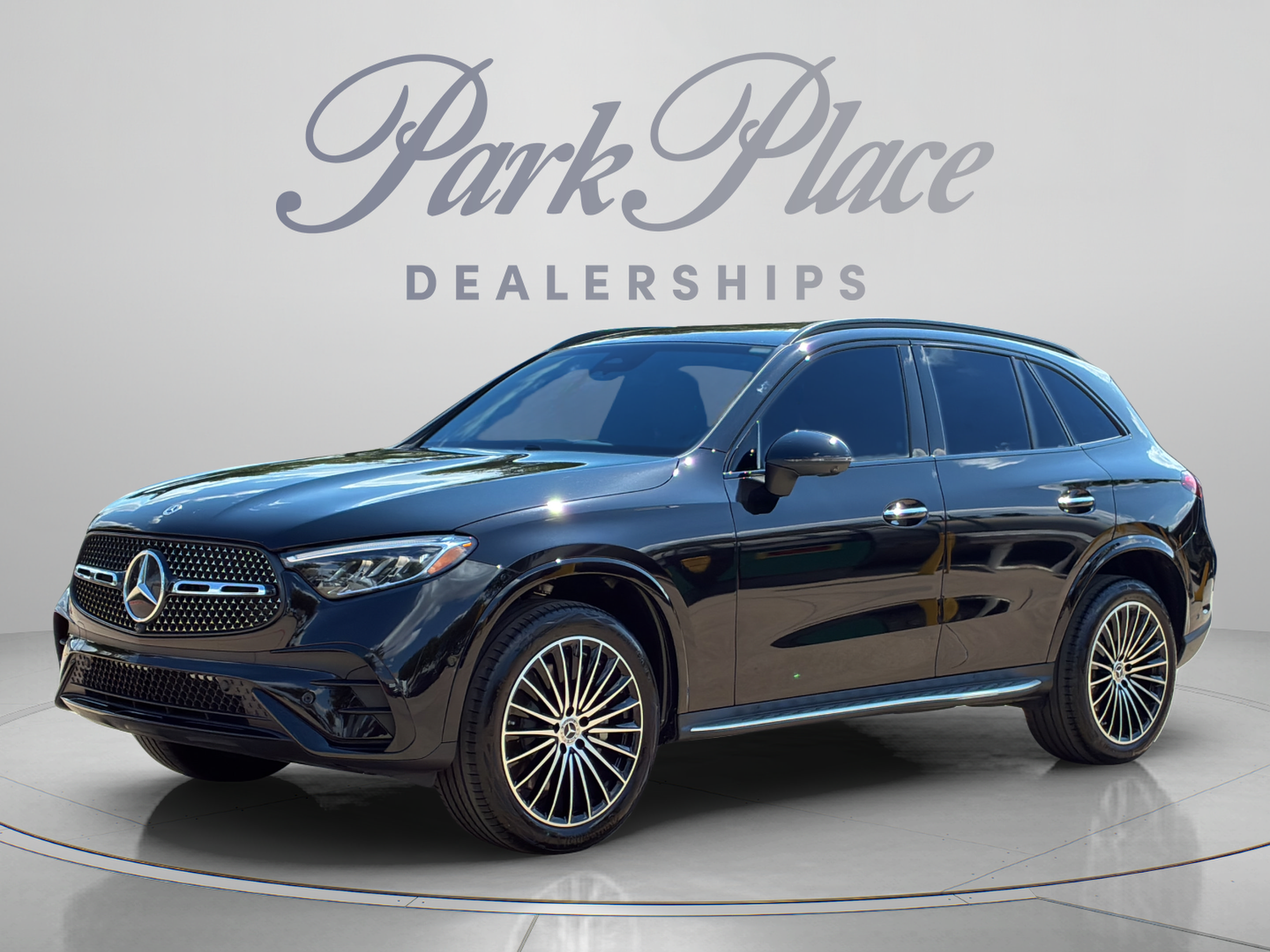 Used 2026 Mercedes-Benz GLC 300 image 1