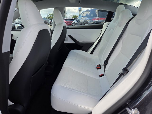 Used 2025 Tesla Model 3 Long Range RWD image 15