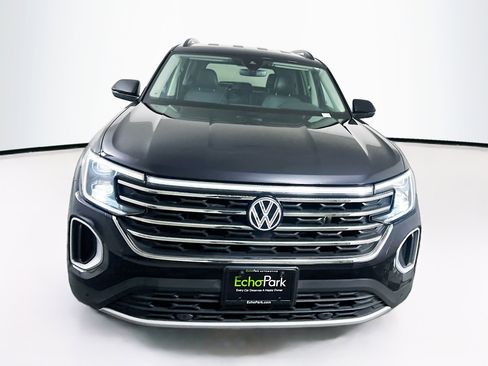 Used 2024 Volkswagen Atlas SE image 2