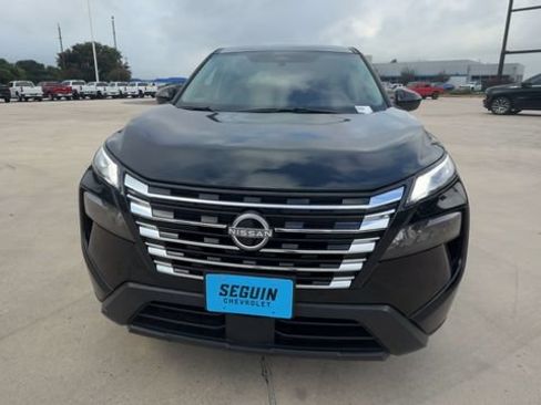 Used 2025 Nissan Rogue SV FWD image 3
