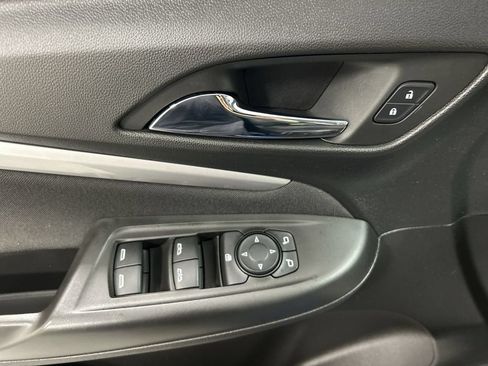 Used 2022 Chevrolet Bolt EUV LT w/ Comfort Package FWD image 11