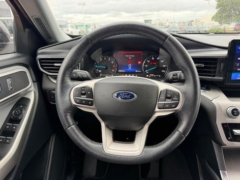 Used 2022 Ford Explorer XLT w/ Equipment Group 202A AWD/4WD image 12