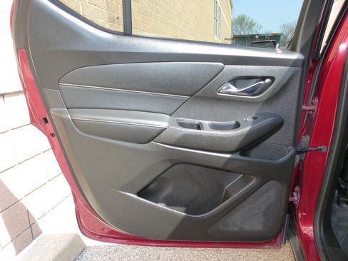 Used 2021 Chevrolet Traverse LT FWD image 26