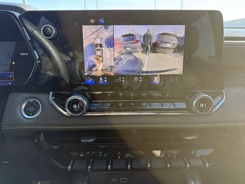 Used 2024 Chevrolet Colorado ZR2 w/ Technology Package image 21