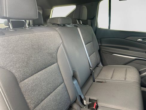 Used 2024 Chevrolet Traverse LS FWD image 17