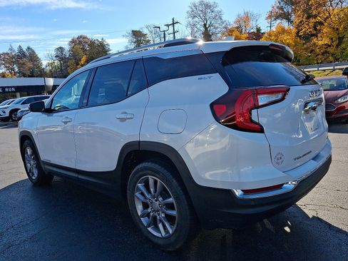 Used 2022 GMC Terrain SLT w/ Infotainment Package II image 4