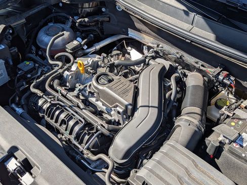 Used 2025 Volkswagen Taos SE w/ Panoramic Sunroof Package AWD/4WD image 36