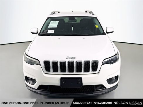 Used 2019 Jeep Cherokee Latitude Plus image 2