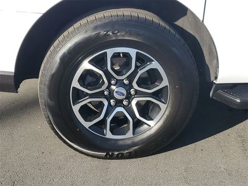 Used 2024 Ford Expedition Max XLT image 6