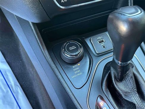 Used 2022 Jeep Cherokee Latitude w/ Trailer Tow Group image 31