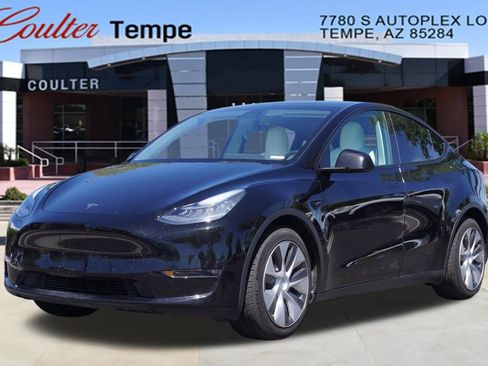 Used 2021 Tesla Model Y Long Range image 1