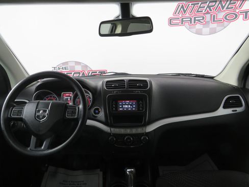 Used 2019 Dodge Journey SE w/ Blacktop Package image 11