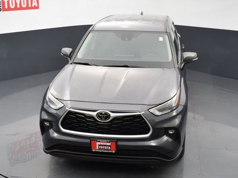 Used 2024 Toyota Highlander LE AWD/4WD image 25