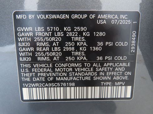 New 2025 Volkswagen Atlas SE image 28