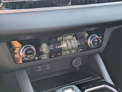 New 2025 Mitsubishi Outlander SEL image 23