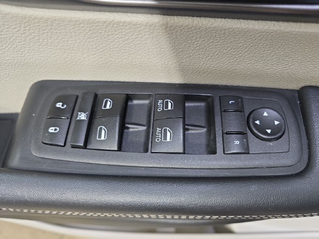 Used 2023 Chrysler Pacifica Touring-L FWD image 30