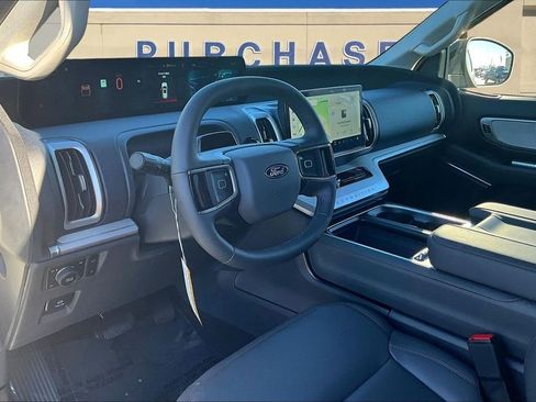 New 2025 Ford Expedition Active image 7