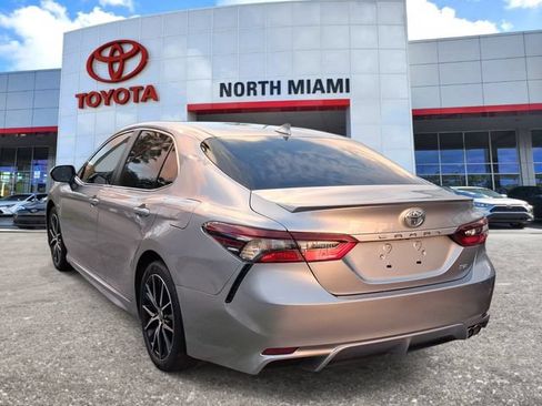 Used 2024 Toyota Camry SE FWD image 3