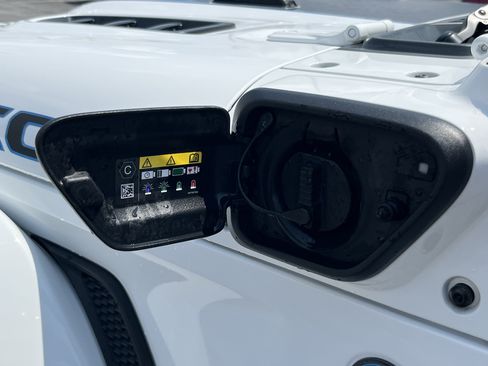 Used 2024 Jeep Wrangler Unlimited Rubicon 4xe AWD/4WD image 15