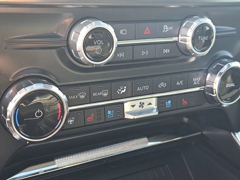 Used 2025 Ford F150 Platinum w/ Equipment Group 702A High image 29