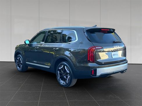 Used 2023 Kia Telluride S image 3