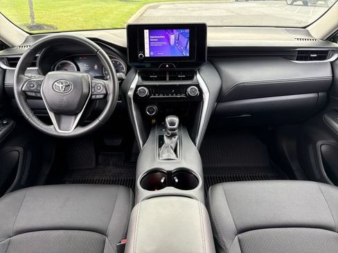 Used 2024 Toyota Venza LE AWD/4WD image 17