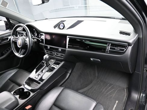 Certified 2022 Porsche Macan AWD/4WD image 30
