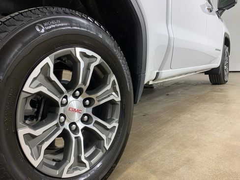 Used 2025 GMC Sierra 1500 SLT image 9