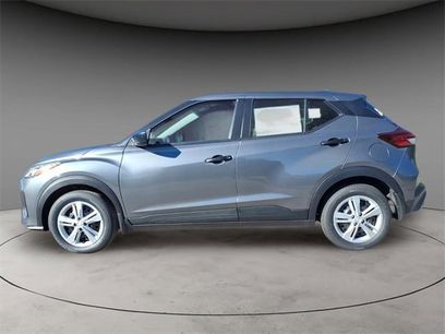 New 2025 Nissan Kicks Play S