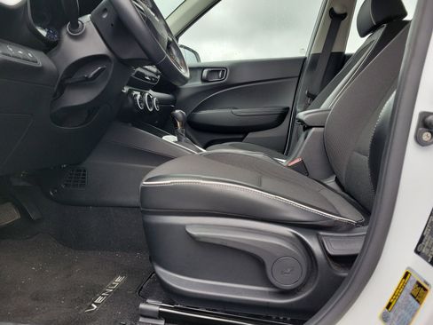 Used 2022 Hyundai Venue Limited FWD image 21