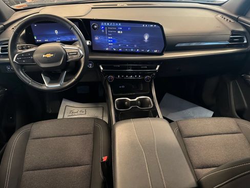 Used 2025 Chevrolet Traverse LT AWD/4WD image 9
