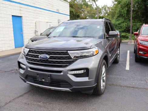 Used 2021 Ford Explorer XLT w/ Equipment Group 202A AWD/4WD image 3