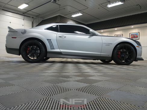 Used 2010 Chevrolet Camaro SS w/ LPO, Ground Effects Package image 17