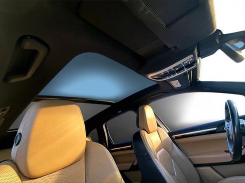 Used 2016 Porsche Cayenne image 22