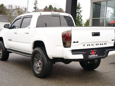 Used 2019 Toyota Tacoma Limited image 3