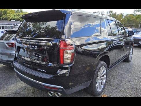 Used 2022 Chevrolet Suburban Premier image 2