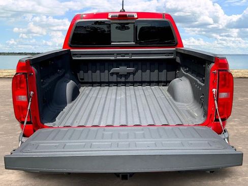 Used 2017 Chevrolet Colorado Z71 AWD/4WD image 9