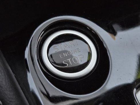 Used 2019 Nissan Kicks SR FWD image 29