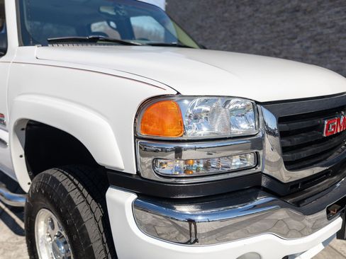 Used 2005 GMC Sierra 2500 SLE w/ Heavy-Duty Power Package image 25